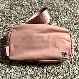 NWT LULULEMON EVERYWHERE BELT BAG PALE PINK